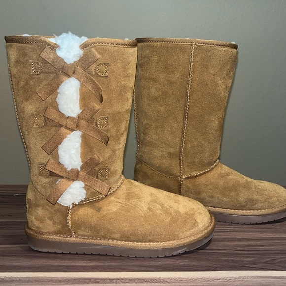 UGG Koolaburra tan bow boots - Picture 3 of 14